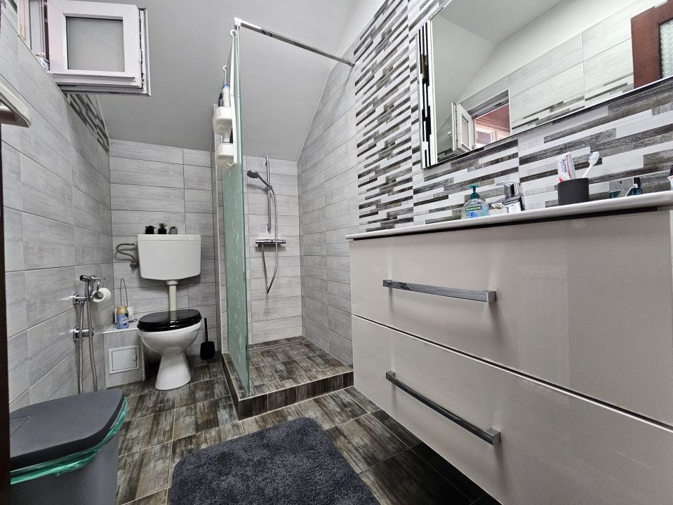 Vilă P +M în centrul orașului Otopeni, 7 + camere, anexe apartament - Poză 13