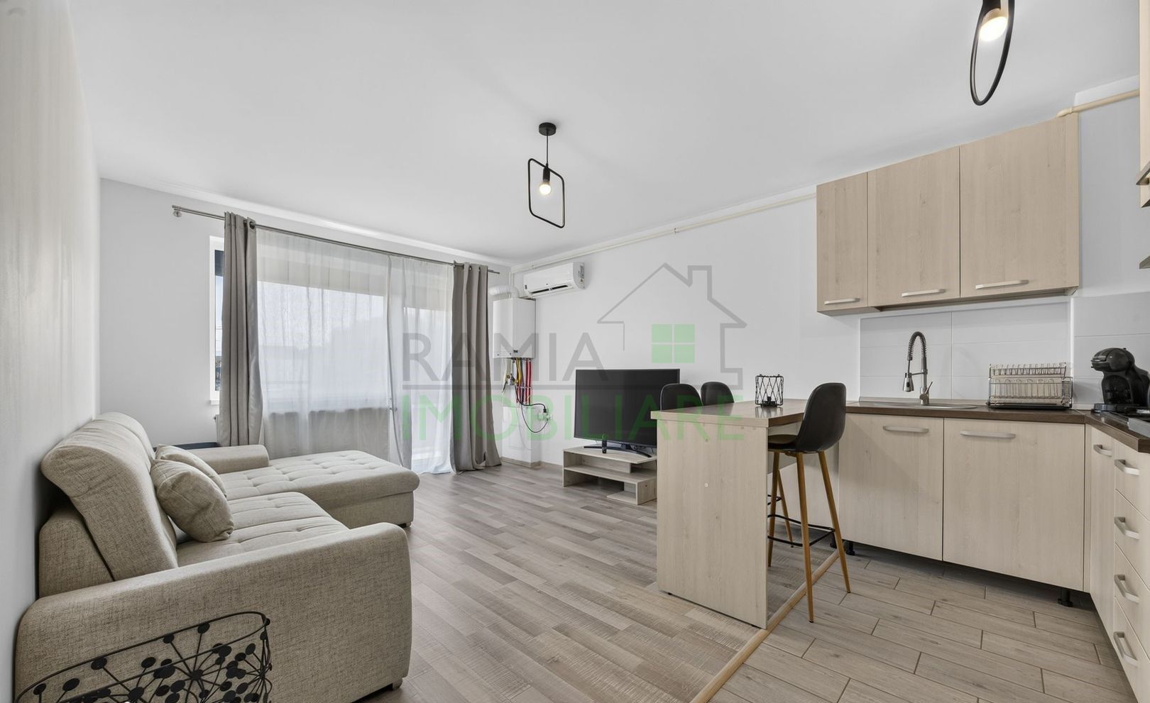 Apartament 2 camere,mobilat și utilat, parcare inclusă - Poză 3
