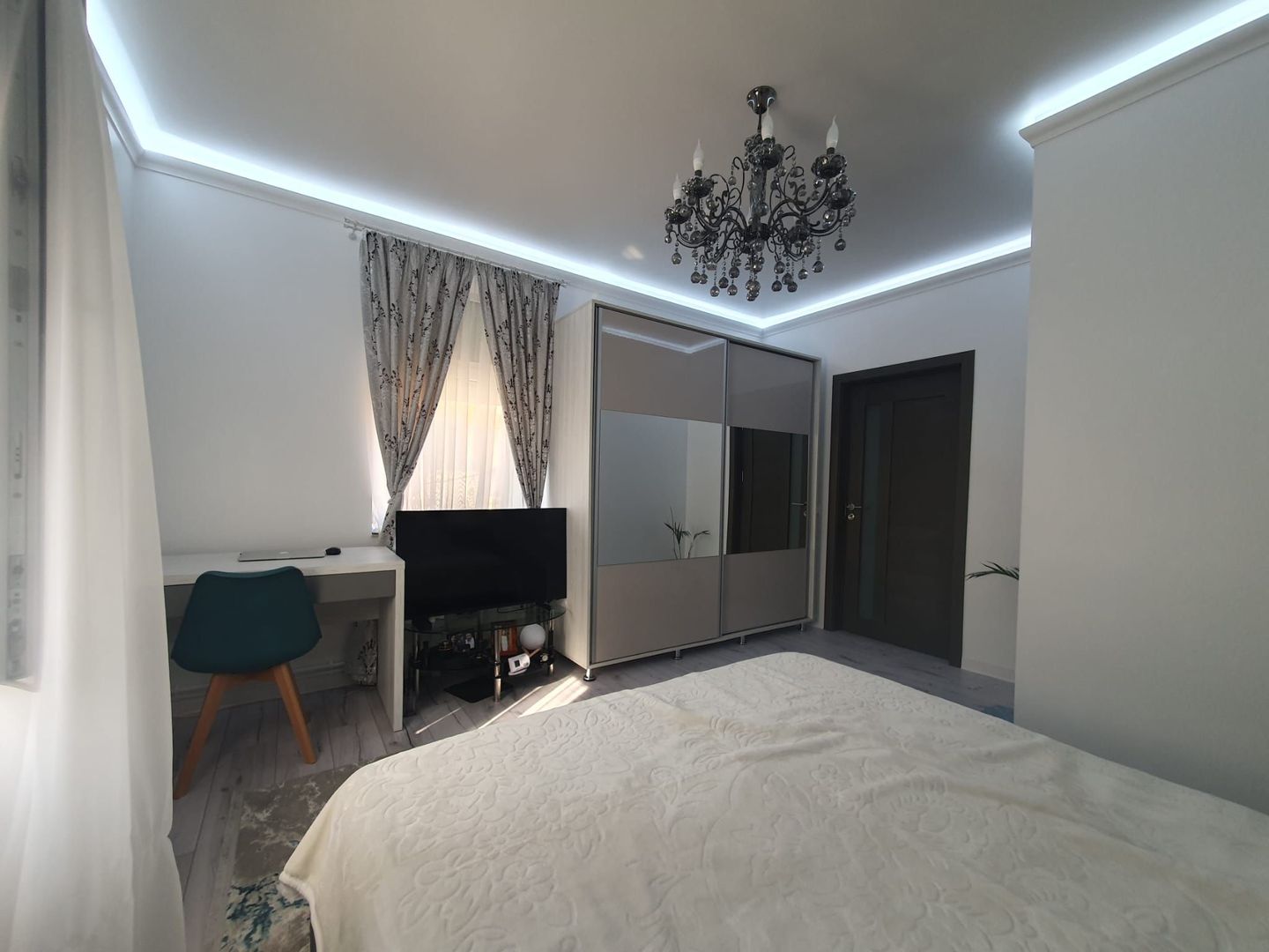 Casa renovata complet – zona Mall – - Poză 7