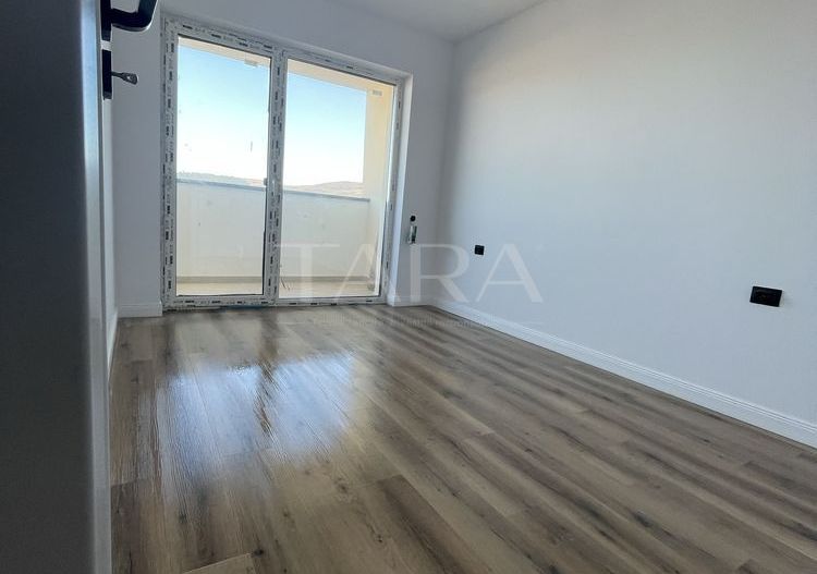 Apartament modern cu 2 camere, finisat recent. Locatie Excelenta ! - Poză 3