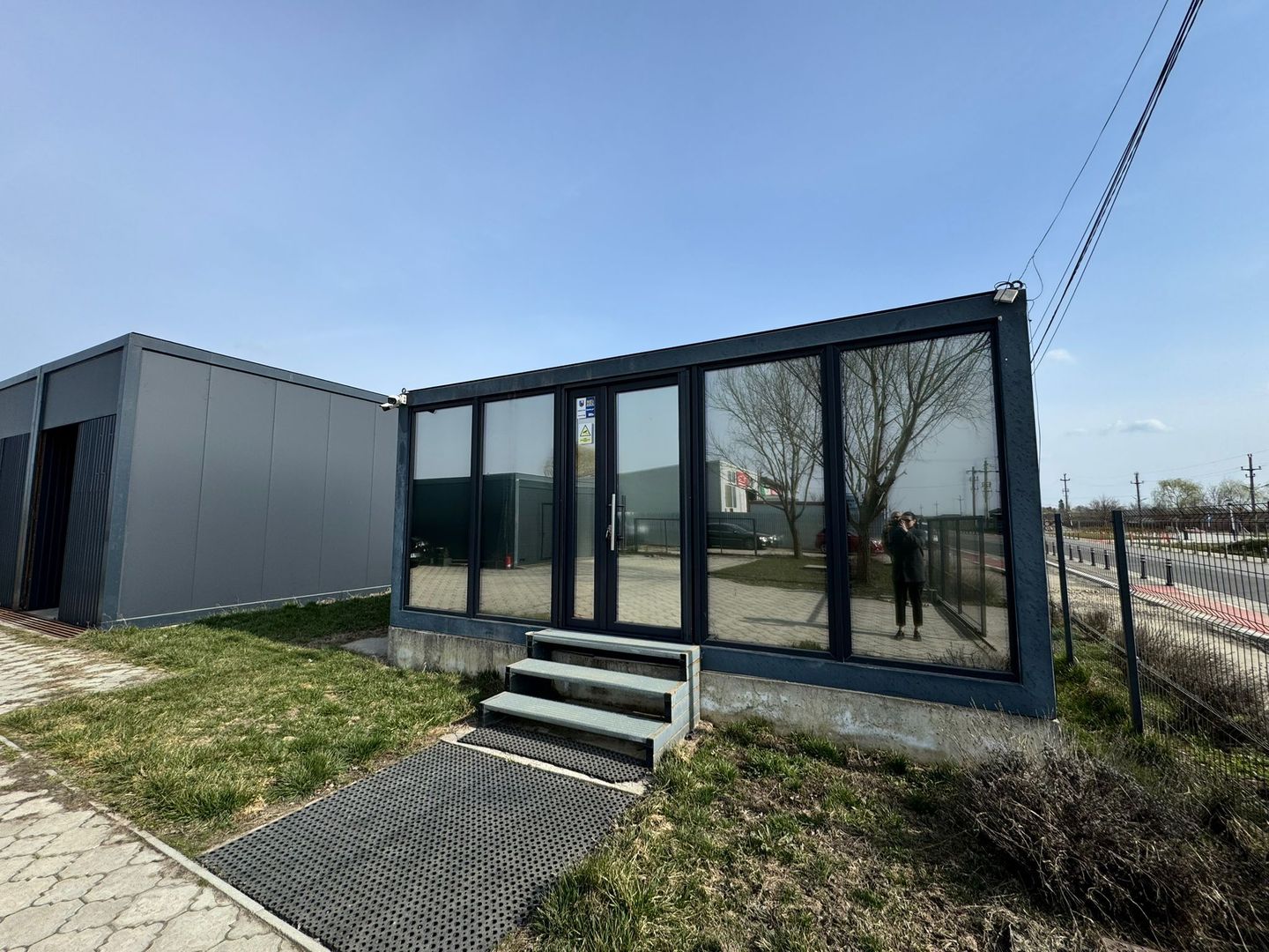 Teren ve vanzare cu 3 hale Domnești Șoseaua Curtea Domnească - Poză 1