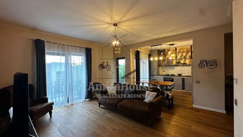 Apartament 3 camere in imobil tip vila, 79 mp, garaj, curte comuna, Gruia - Poză 2