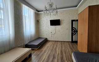 Apartament 2 camere 50 mp utili parter la curte zona Centrul Istoric - Poză 2