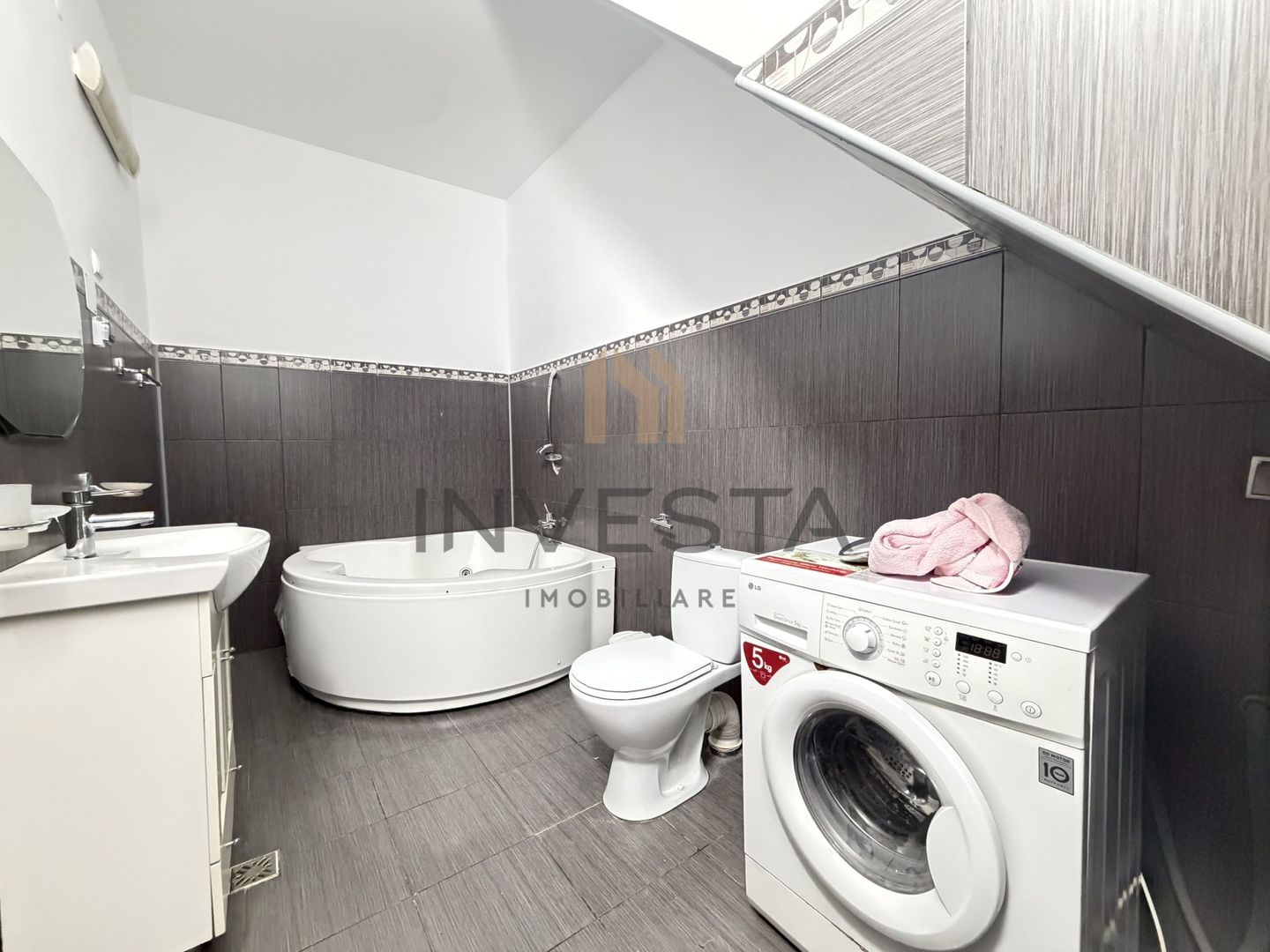 Casa cu 4 camere de inchiriat cu 2 locuri de parcare, zona 7 Strazi - Poză 8