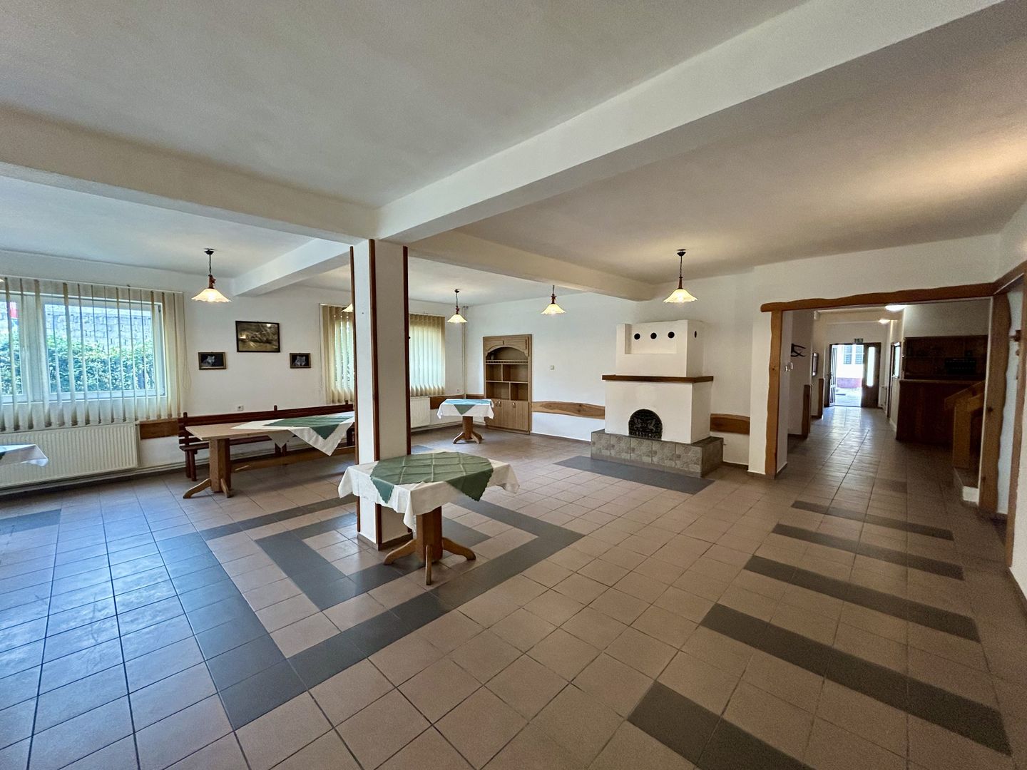 Pensiune cu potențial deosebit, vedere spectaculoasă spre Piatra Craiului - Poză 6