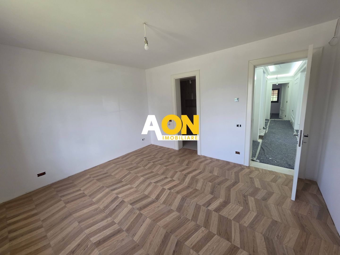 Casă nouă, impozantă,  6 camere, 1346 mp teren, Bărăbanț - Poză 11