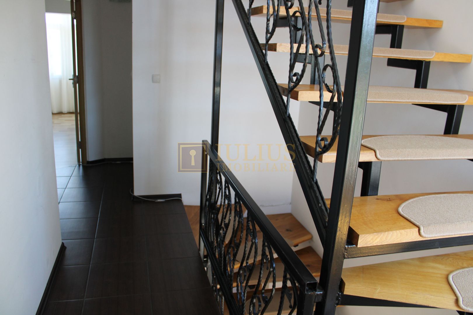 Casa in Duplex, zona Girocului, P+E+M, centrala proprie, garaj, 3 balcoane,3bai! - Poză 8