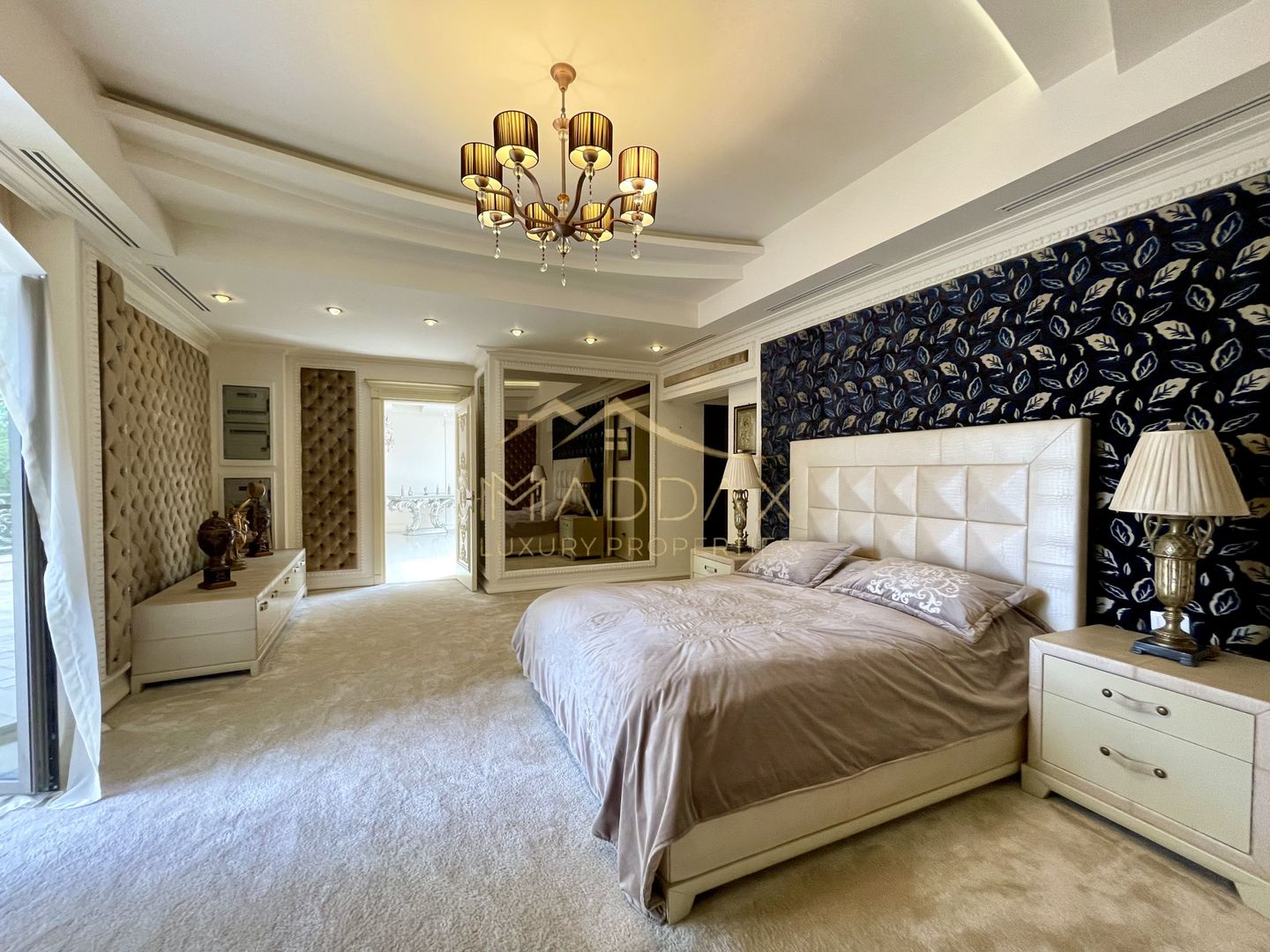 Impressive Villa *1500 SQM usable* 2613 SQM land / Open to the lake - Poză 51