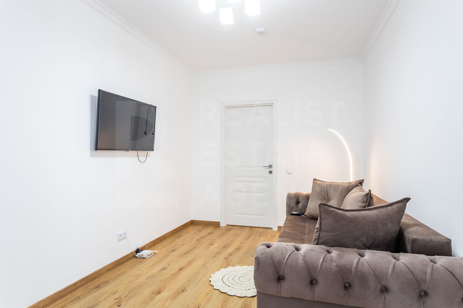 Chirie, apartament, 2 camere, strada Calea Ieşilor, Sculeni - Poză 8