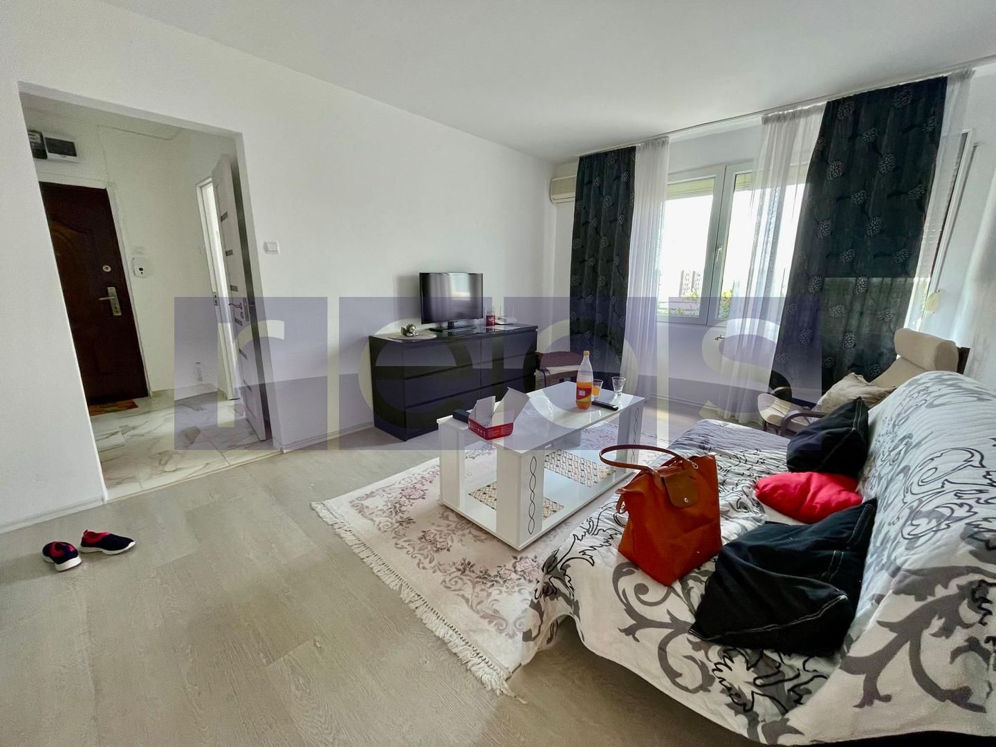 VANZARE APARTAMENT 2 CAMERE 50MP RENOVAT MODERN METROU 1 DECEMBRIE TITAN - Poză 2