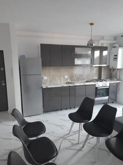 Apartament cu 3 camere in Floresti - Poză 2