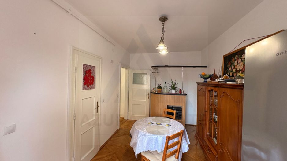 Apartament decomandat 70 mp utili 2 bai pivnita si curte 58 mp Central - Poză 12