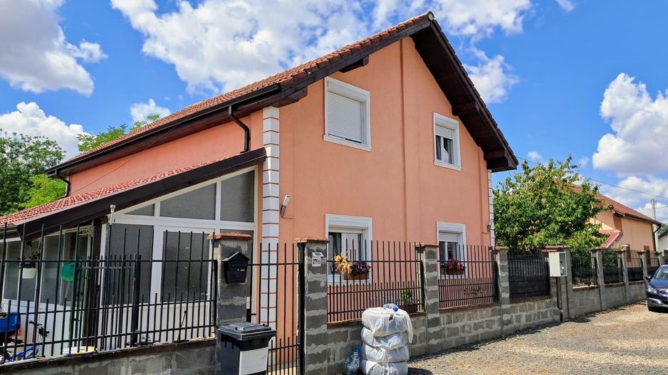 Casa individuală P+M, zonă liniștită, în Vatra veche a satului - Poză 2