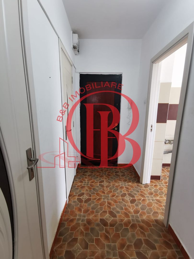 3 camere decomandat la 2 minute de metrou 1 Decembrie 1918 Ozana Titan - Poză 1