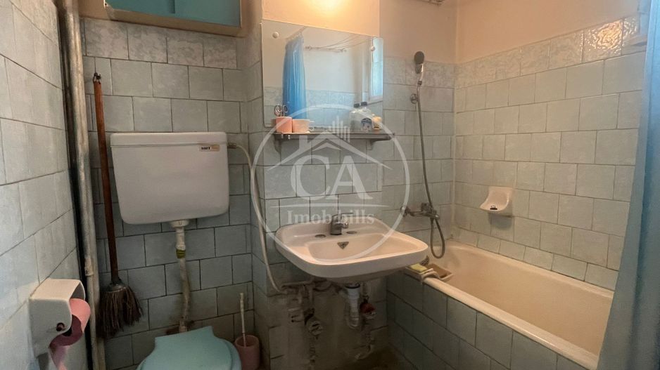 Apartament cu 3 camere de vânzare în zona Rogerius, Oradea - Poză 11