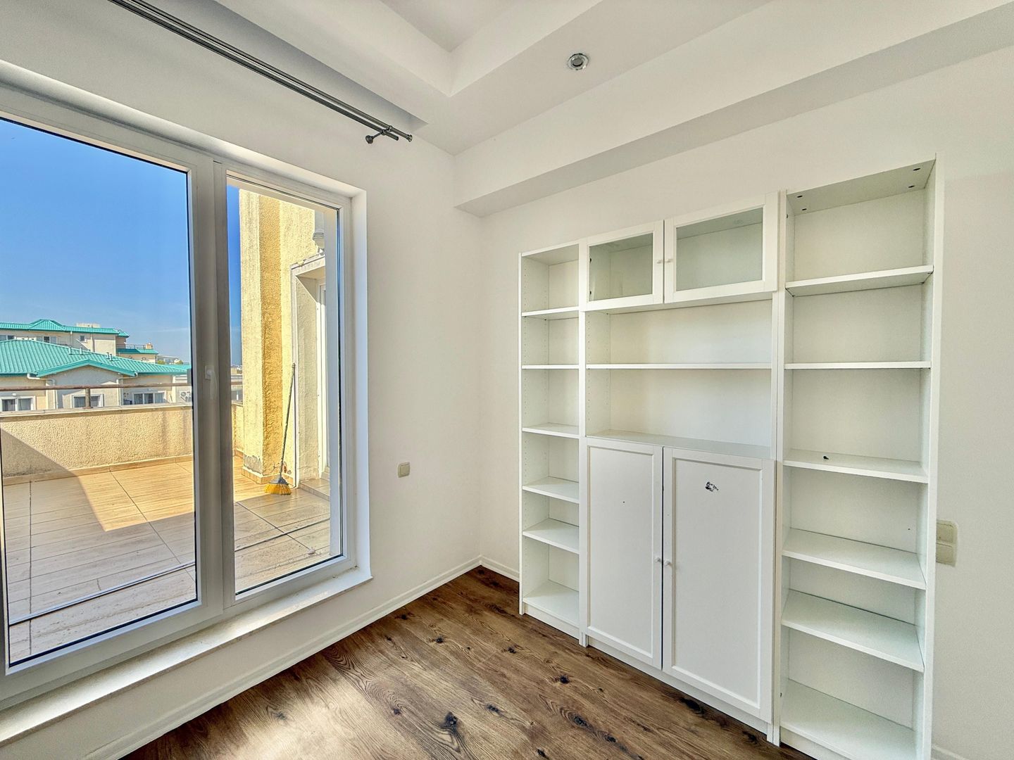 COSMOPOLIS - Apartament cu 3 camere, mobilat si utilat + 2 parcari - Poză 8