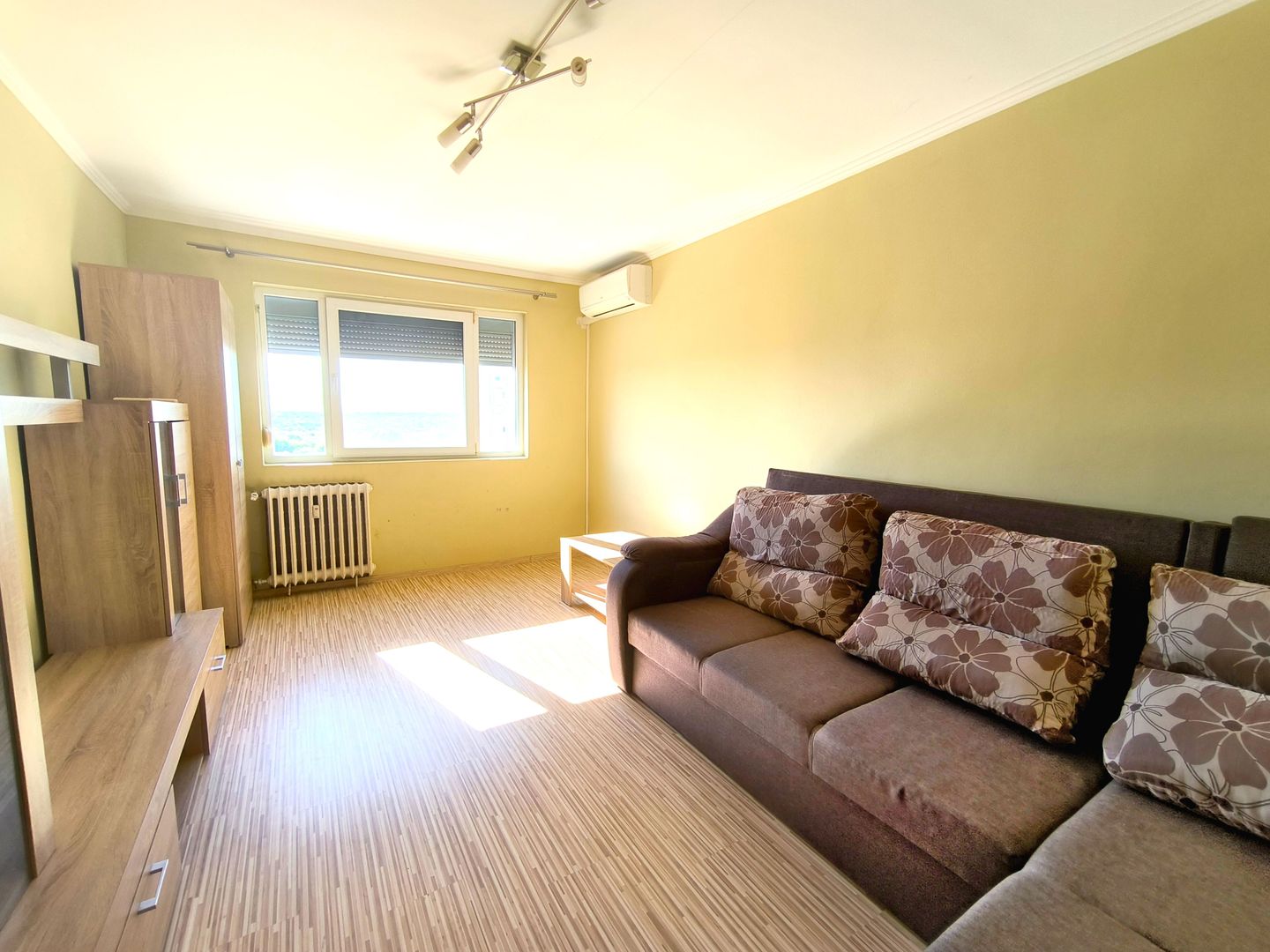 Apartament 3 camere, decomandat zona Lebada-Pizza 5 Colturi - Poză 1