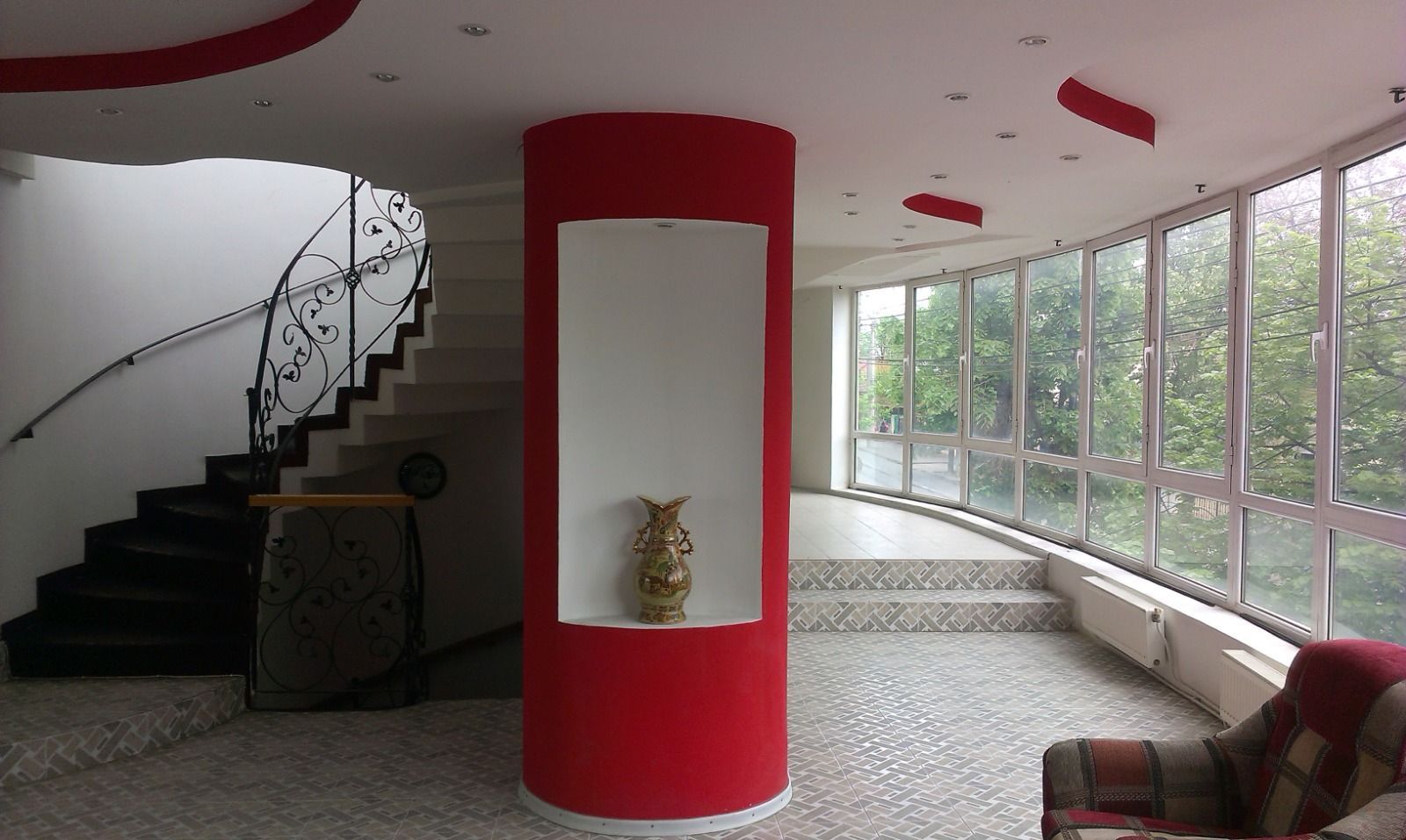 Imobil cu 8 camere, terasă de 60 mp, situat în centrul orașului - Poză 11