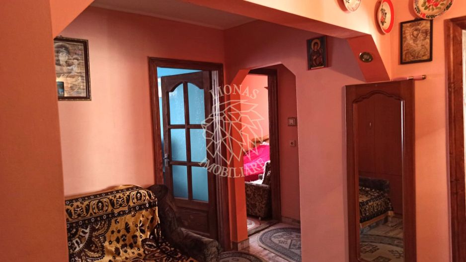 Apartament 3 camere-72 mp construiti-balcon-etaj 2-Zona Dragos Voda - Poză 2