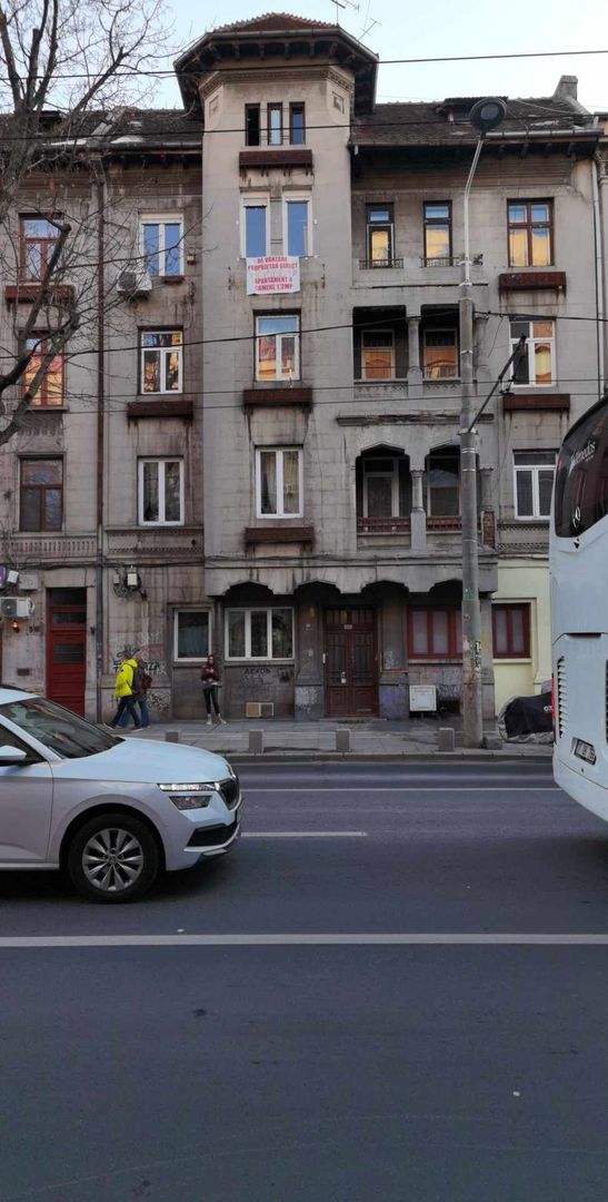 Proprietar,100 metri utili - apartament excelent poziționat pe bulevar - Poză 2