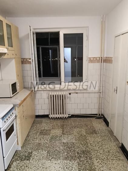 Vând apartament cu 3 camere zona centrala - Poză 4