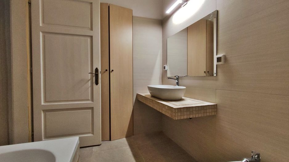 Inchiriere 3 camere  ultracentral, str. Iuliu Maniu, Oradea - Poză 12