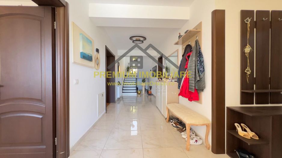 Vilă P+M cu teren de 4.200 mp + Garaj - Onești - Poză 5