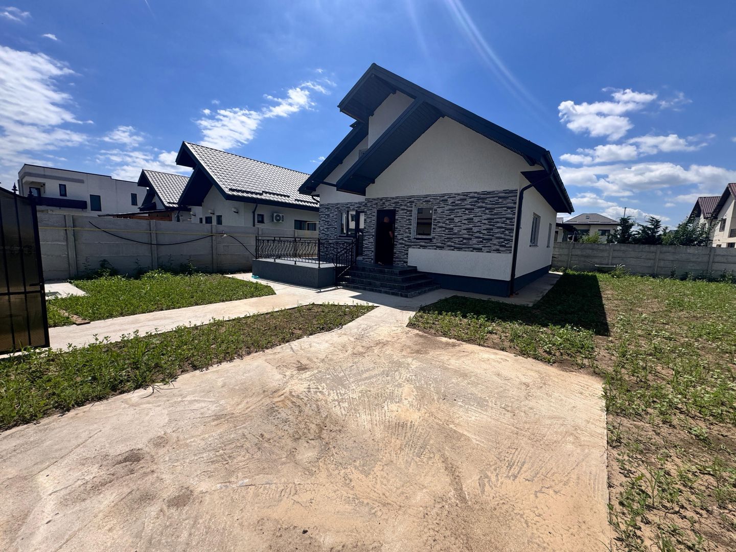 CASA INDIVIDUALA - TEREN 373 MP, INCALZIRE IN PARDOSEALA,COMISION 0% - Poză 1