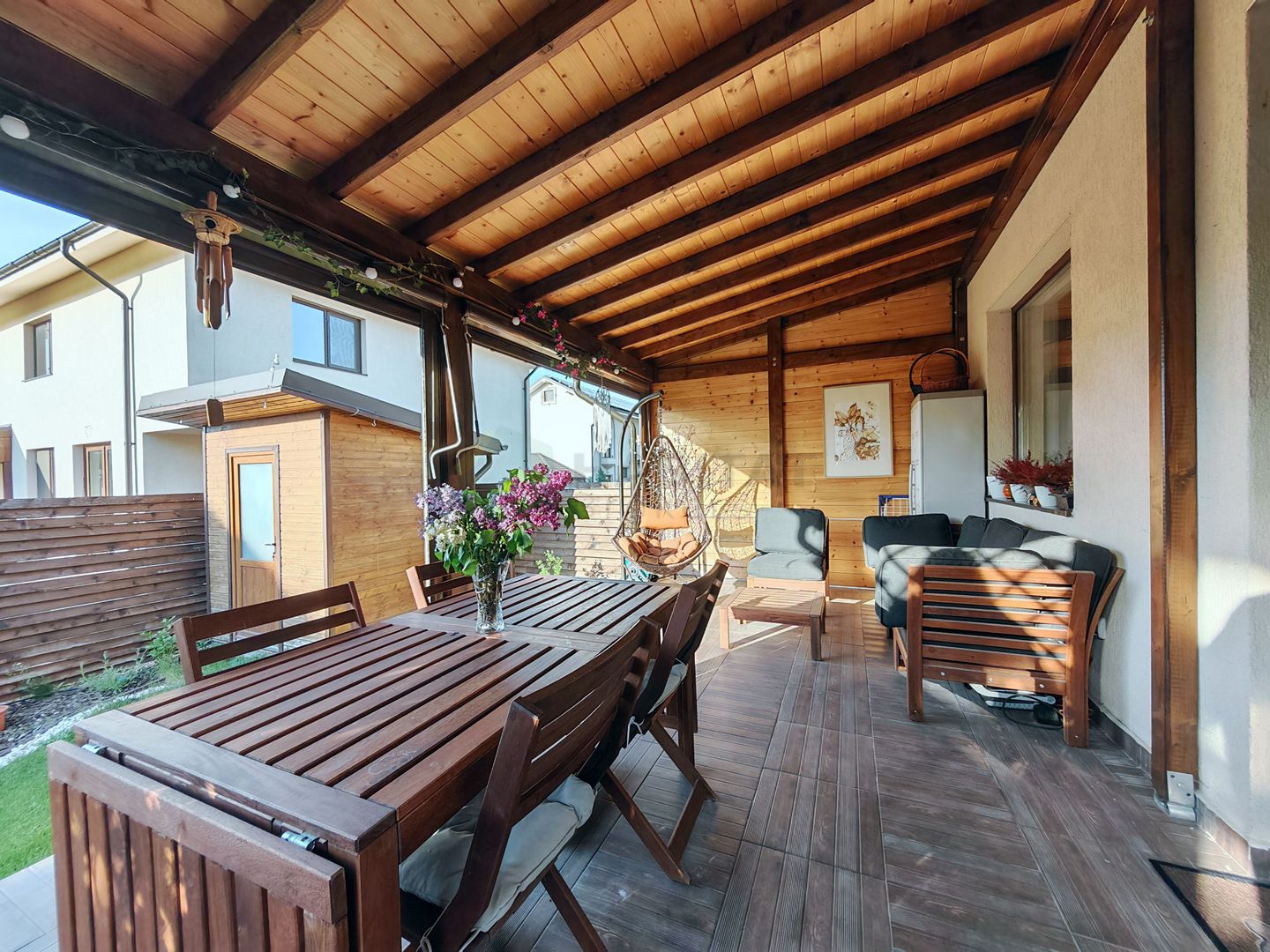 Prima inchiriere, vila cocheta, cu accente exotice - Poză 14