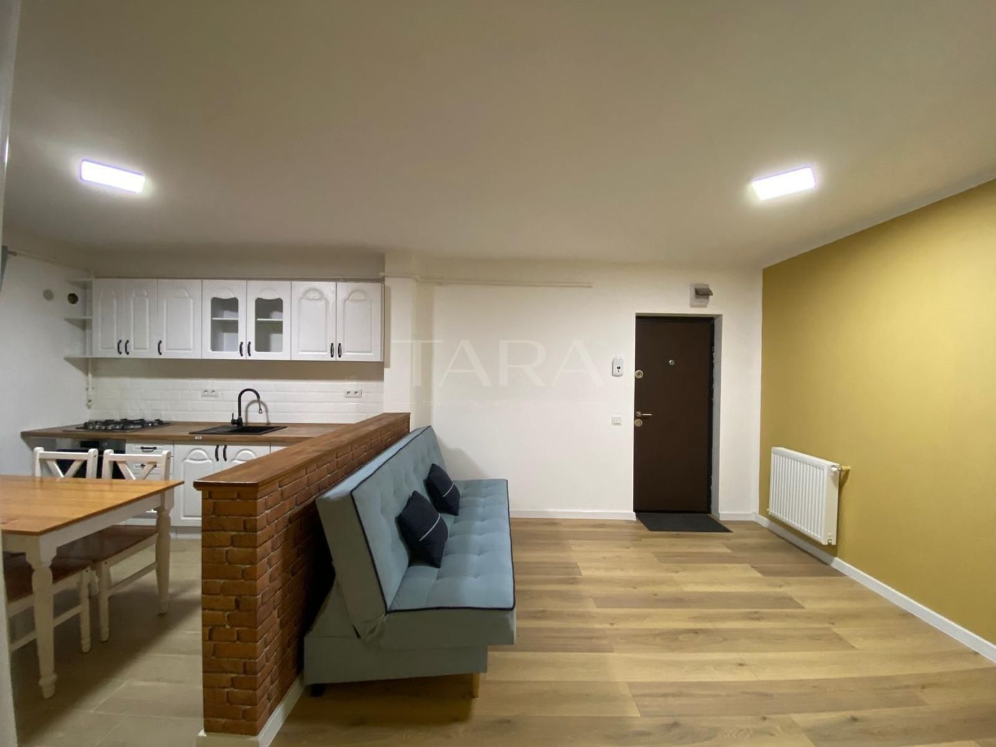 Apartament cu 2 camere si balcon generos, zona Eroilor  - Florești - Poză 2