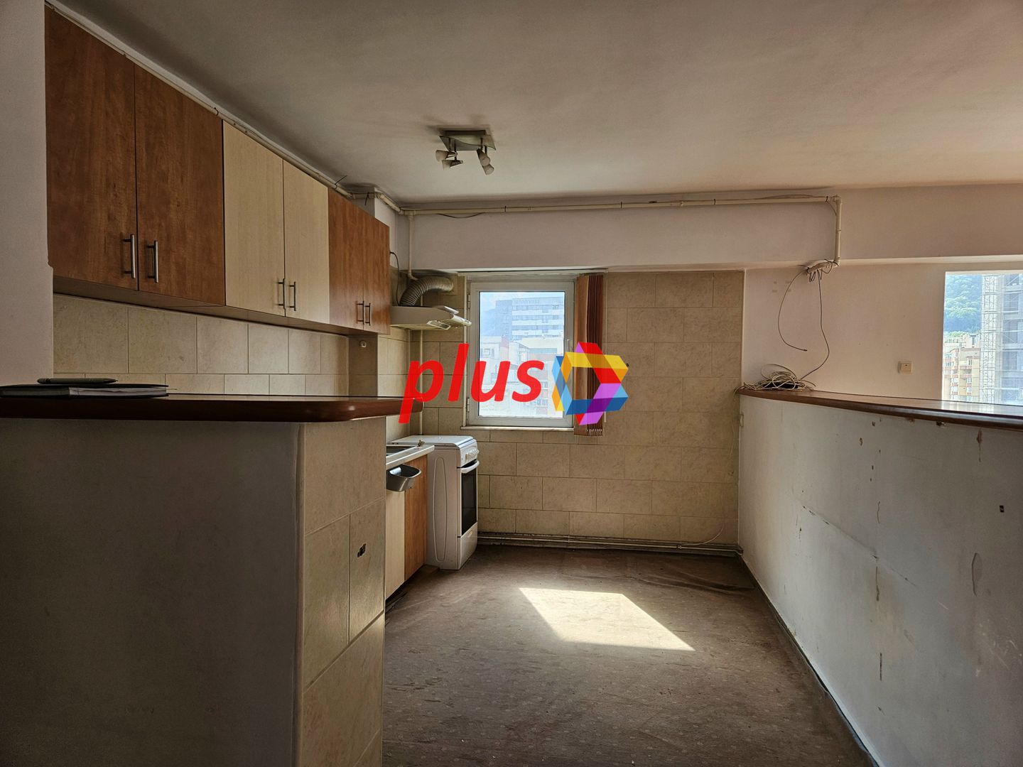 Apartament cu trei camere, structura mare, zona Astra 80 mp - Poză 2