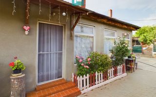 Casă cu 2 camere și 456 mp teren în Ghioroc - Poză 1