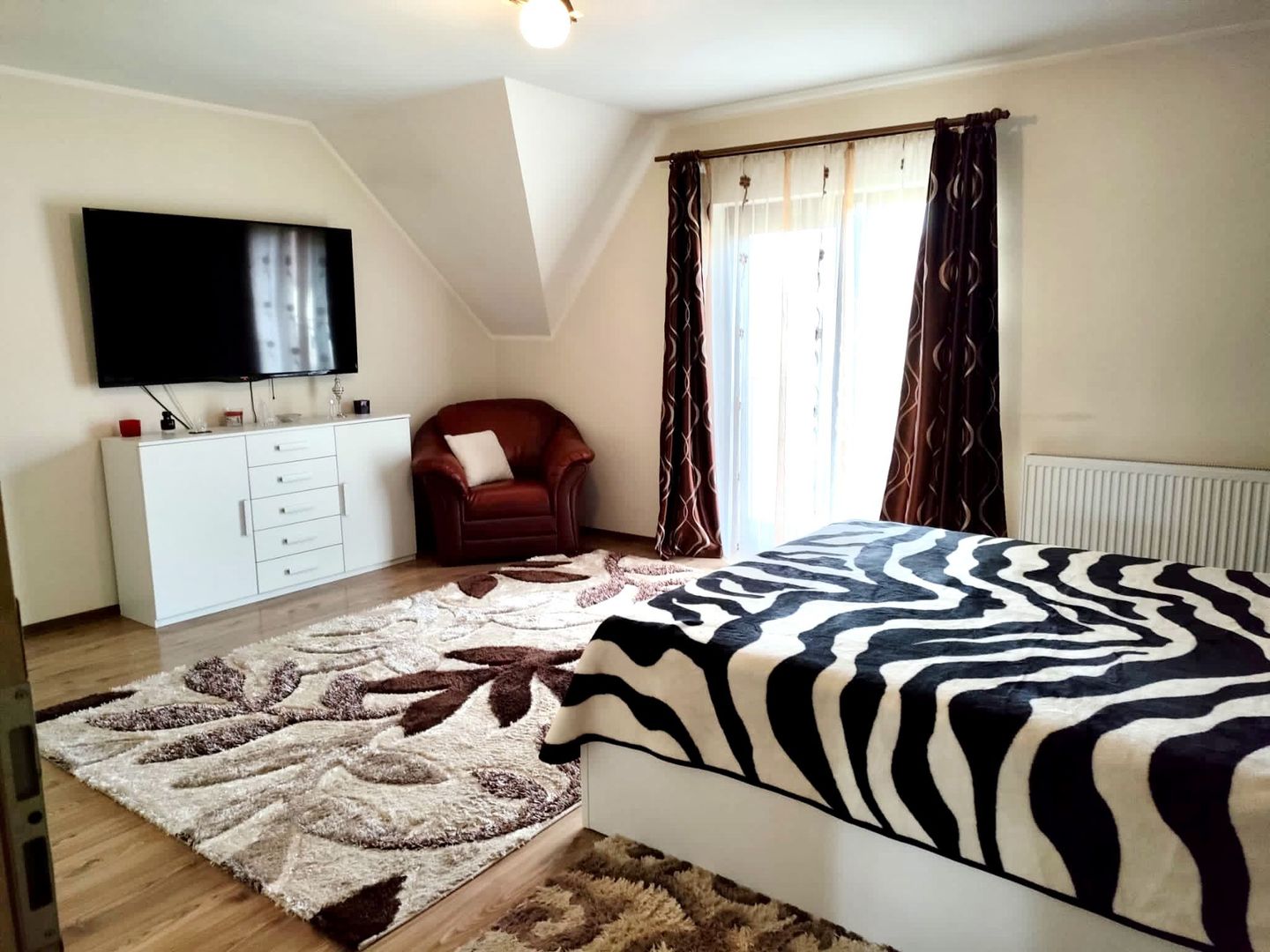 CASA SPATIOASA - Poză 11