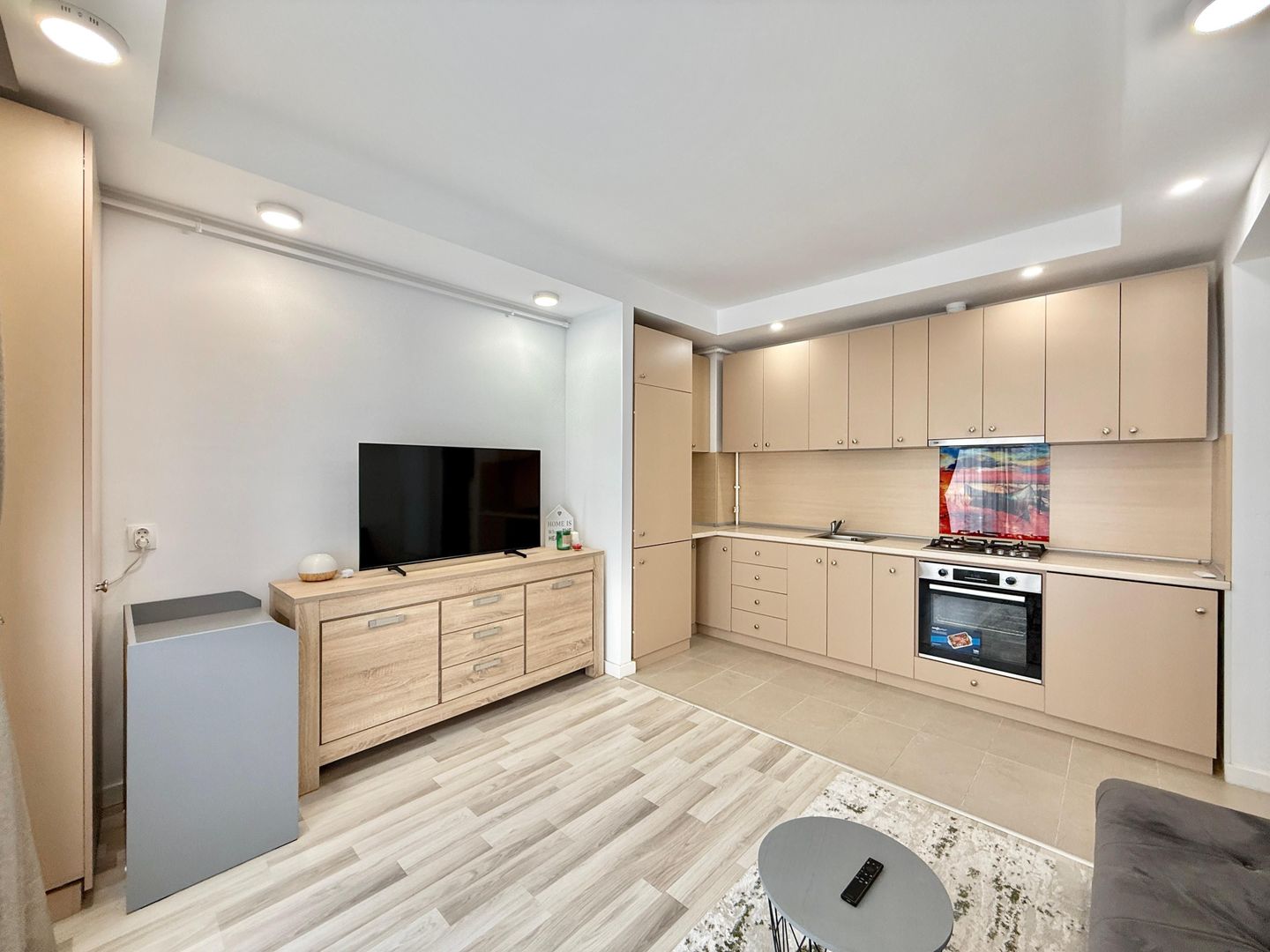COSMOPOLIS - Apartament cu 2 camere, mobilat si utilat. - Poză 2