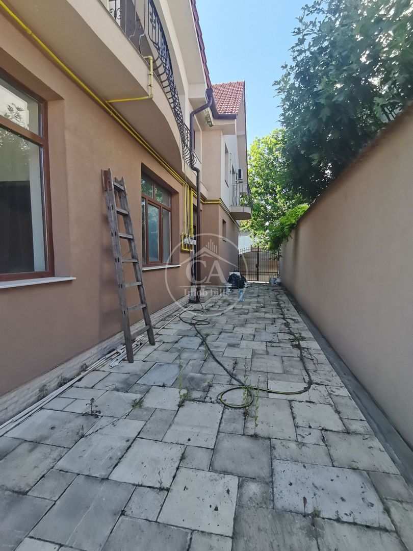 Casa de închiriat cu 7 camere în zona Dimitrie Cantemir, Oradea - Poză 27