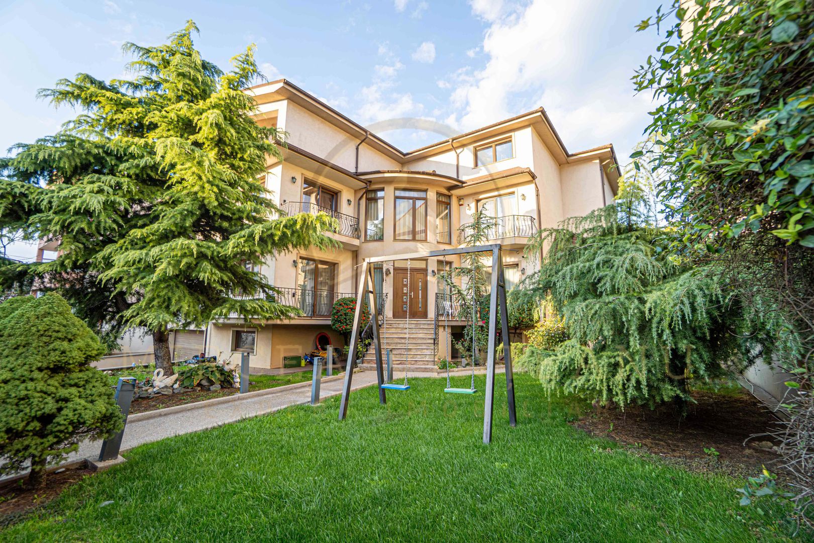 DACIA - Vila D+P+1E+M, teren 780 mp, deschidere 24 ml. - Poză 1