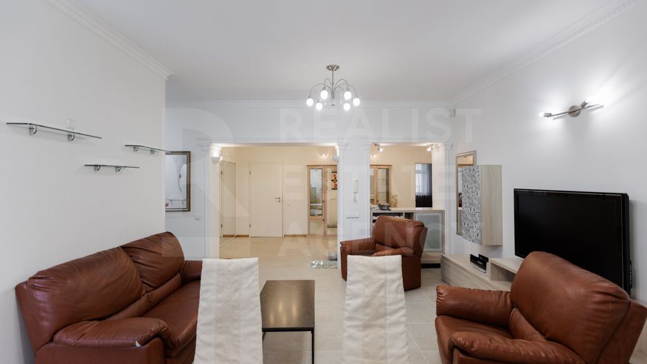 Chirie, apartament, 4 camere, str. Mihai Eminescu, Centru - Poză 1