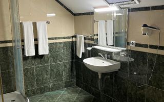 Pensiune si afacere la cheie in Marghita - Poză 17