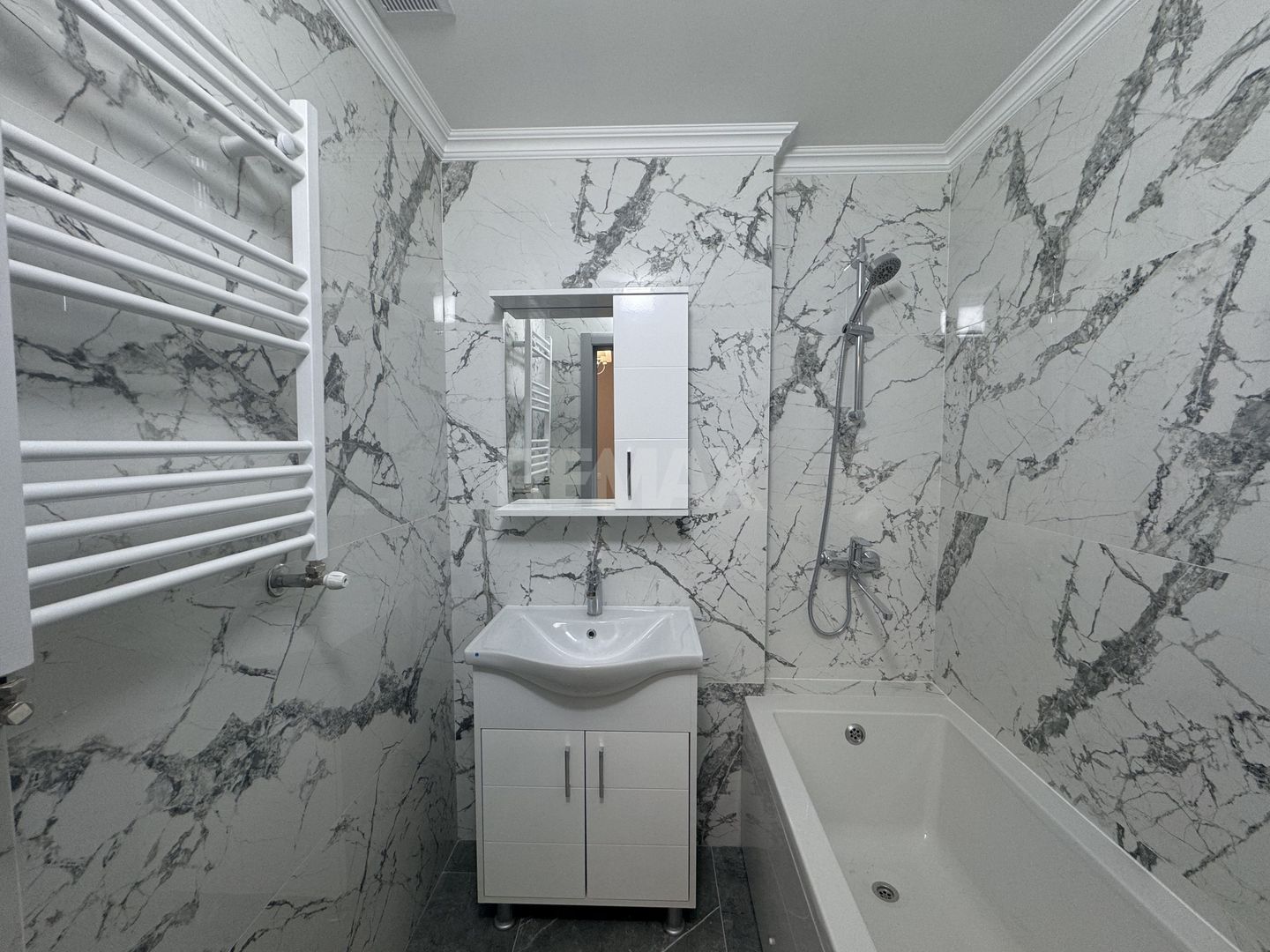 In chirie apartament cu doua camere - Poză 3