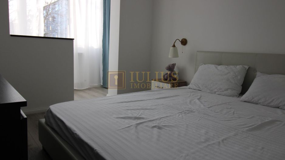 3 camere, Bulevardul Cetatii, zona ideala, centrala proprie - Poză 2