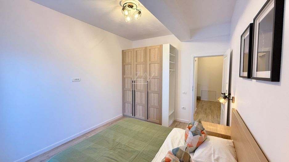 Casa moderna si cocheta. Locatie excelenta. Curte amenajata. Loc de parcare. - Poză 18
