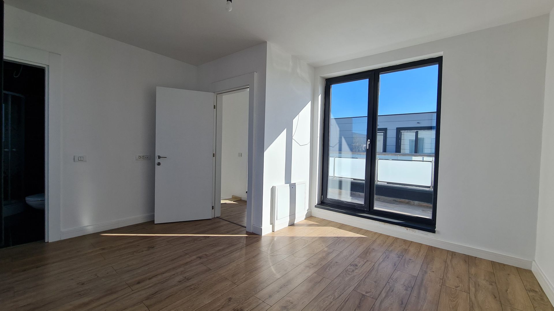 Otopeni str 23 August! Vila 5 camere la calcan pret fara concurenta! - Poză 9