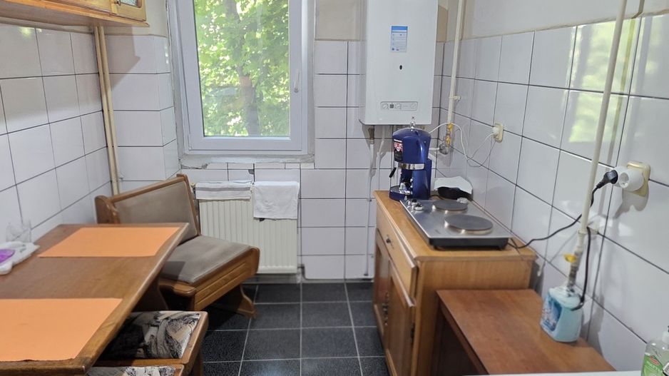 Apartament cu 3 camere, etaj 1 (parter cu demisol), VASLUI zona CENTRU; - Poză 4