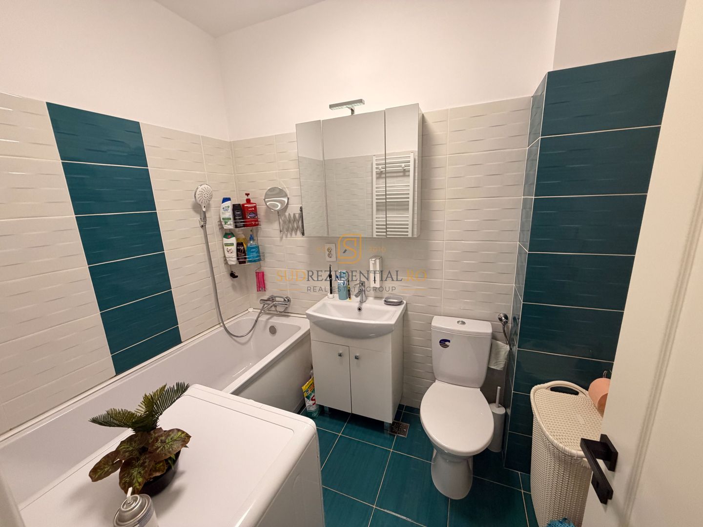 Confort și Eleganță: Apartament 3 Camere în Inima Sectorului 4 - Poză 15