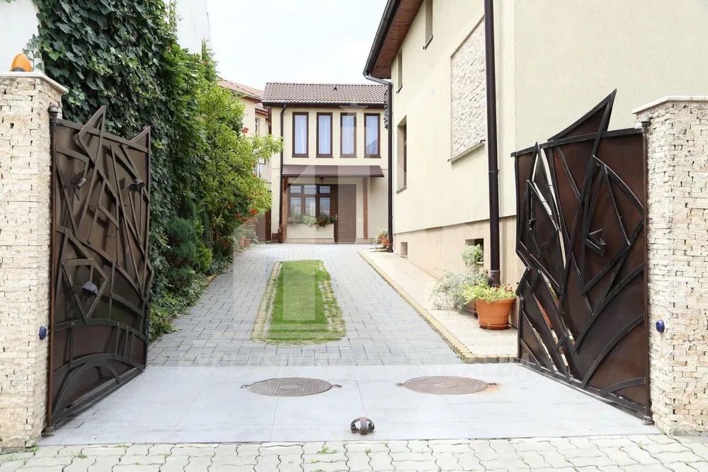 Casa de vanzare, pensiune, Cetate - Poză 1