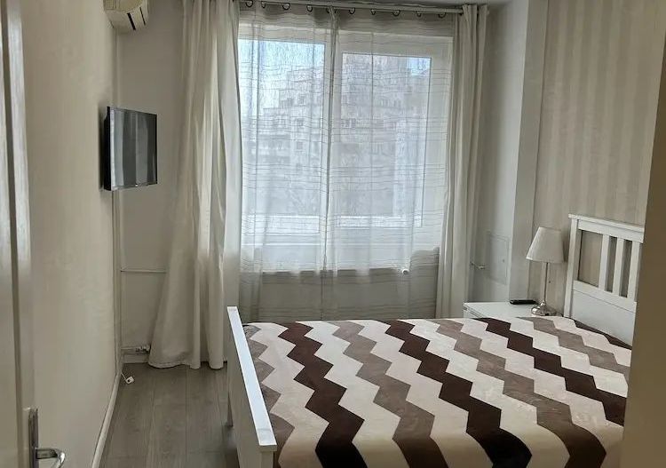 Apartament superb 2 camere, Bălcescu, mobilat complet, balcon, fara risc seismic - Poză 8