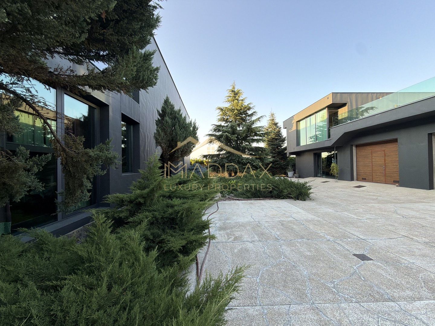 Vila Exclusivista *2223mp teren* / Piscina proprie / 5 garaje / Otopeni - Poză 3