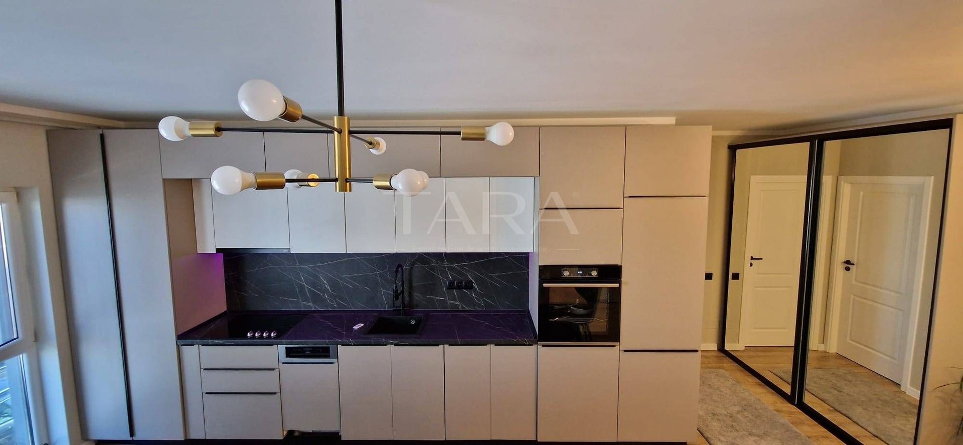 Apartament cu 3 camere, curte, terasă și parcare, zona Teilor. - Poză 4