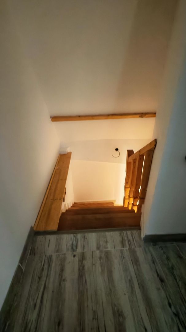 Vila cu 10 camere,pretabil compartimentare in 2 unitati separat,ASTRA. - Poză 11