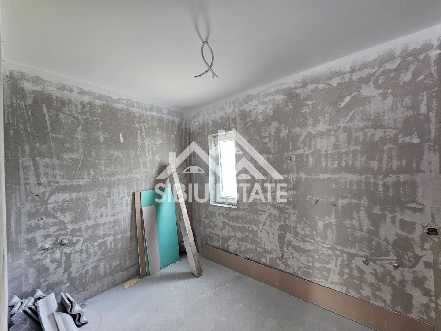 Casa unifamilala 5 camere curte proprie  Sura Mica zona Penny - Poză 12